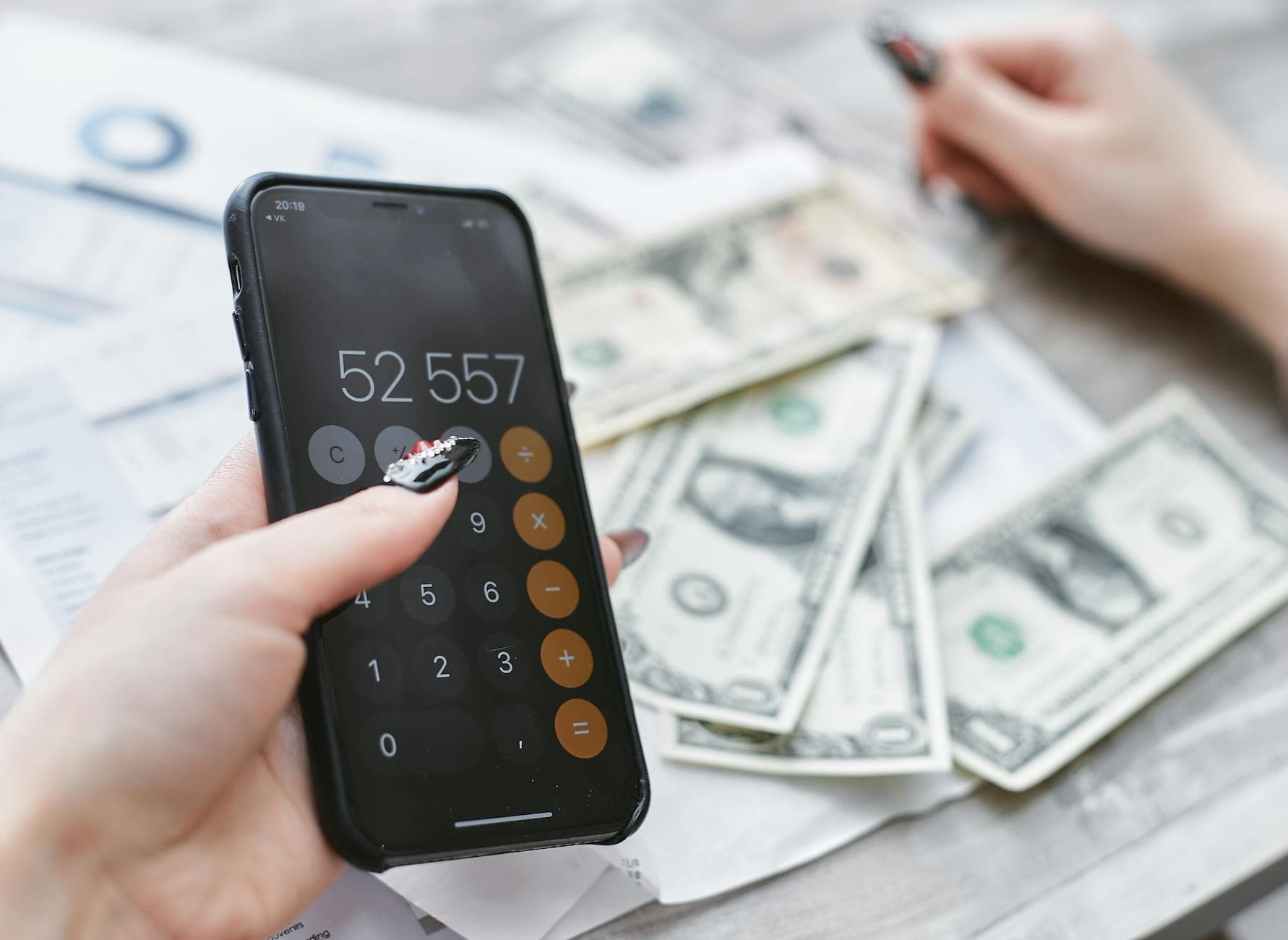 Stake Crash App: A Mobile Decision Guide for Rounds, Controls, and Risk editorial image
